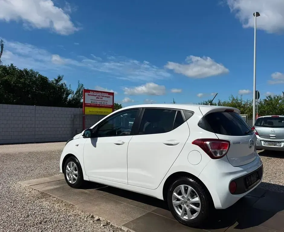 Gebraucht Hyundai i10 Sport 67 PS (49 kW) 2019 Weiß Kleinwagen