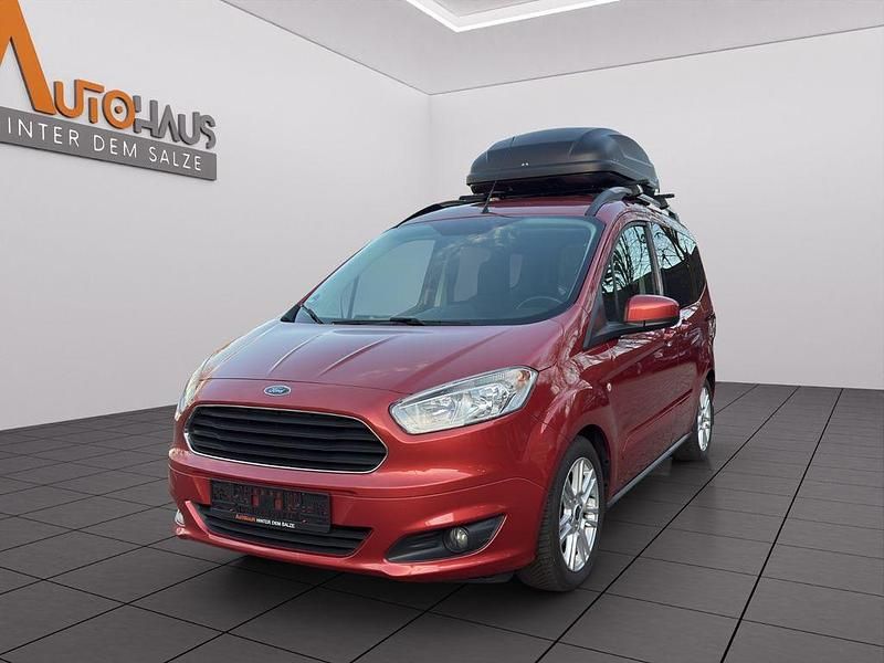 Gebraucht Ford Tourneo Courier Titanium 101 PS (74 kW) 2016 Rot Van / Kleinbus