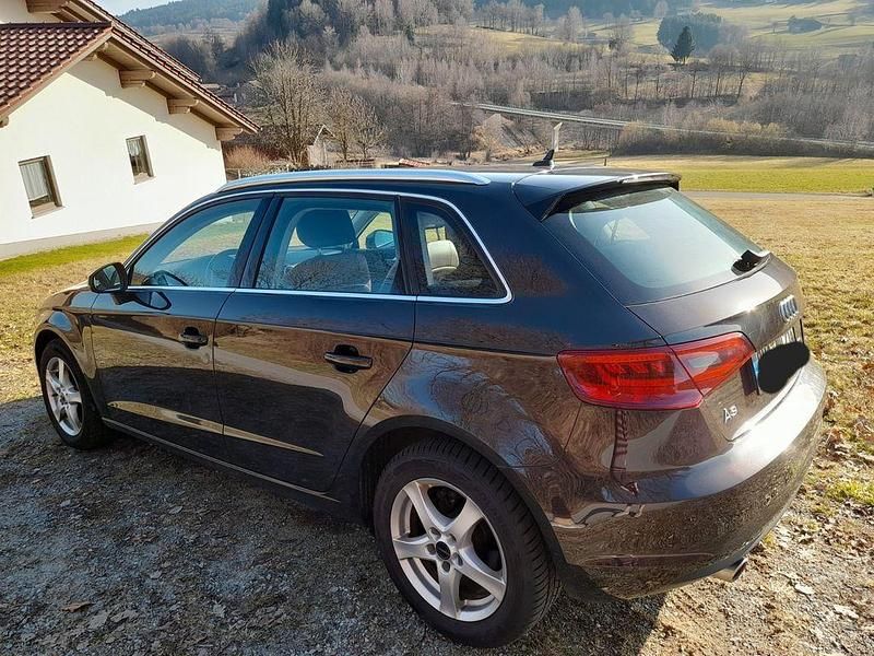 Gebraucht Audi A3 Ambiente 110 PS (80 kW) 2016 Braun Limousine