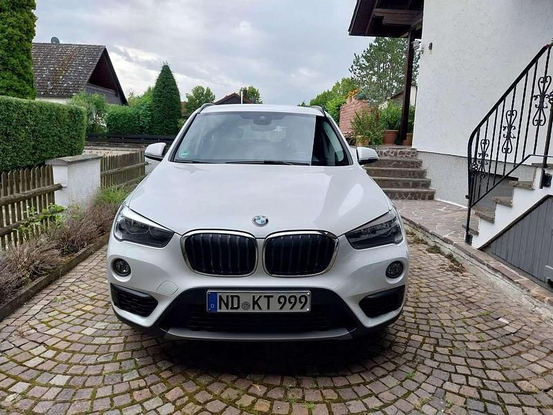 Weiß Gebraucht 2017 BMW X1 Advantage SUV | 17.500 € (Fairer Preis) - Bild 1/4
