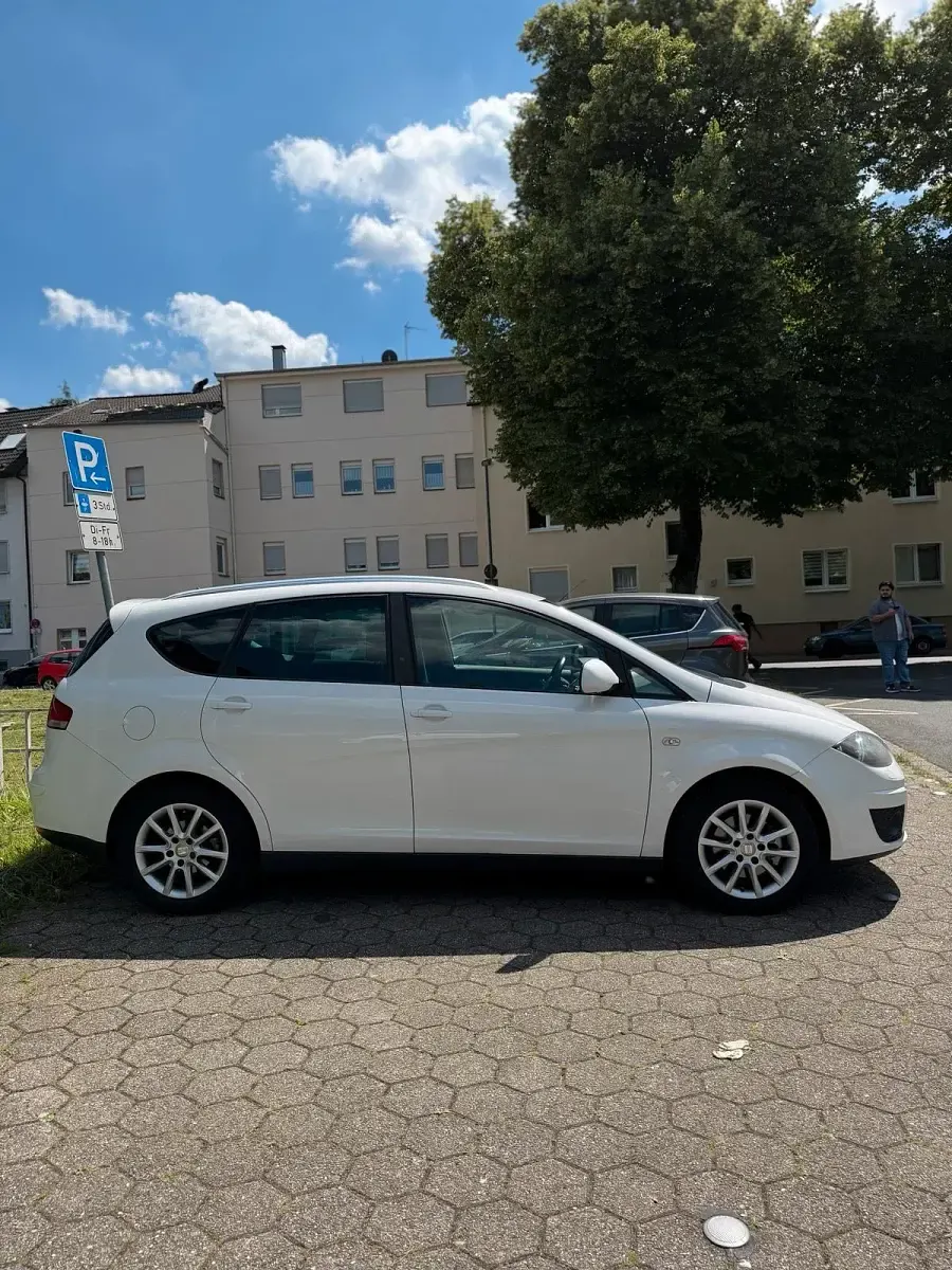 Gebraucht Seat Altea XL 125 PS (91 kW) 2011 Weiß Van / Kleinbus