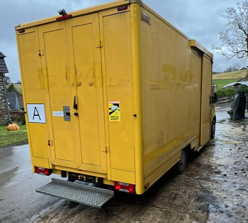 Gebraucht Iveco 35.12 106 PS (77 kW) 2011 Gelb Van