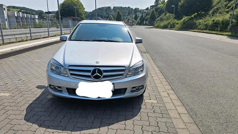 Grau Gebraucht 2010 Mercedes C180 Avantgarde Limousine | 5.450 € - Bild 1/4