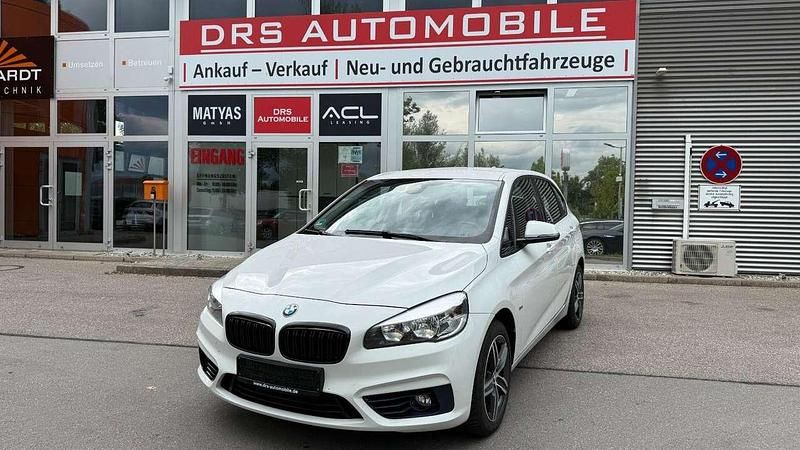 Alpinweiss iii Gebraucht 2016 BMW 218 Active Tourer Sport Line Van / Kleinbus | 12.990 € (Fairer Preis) - Bild 1/4