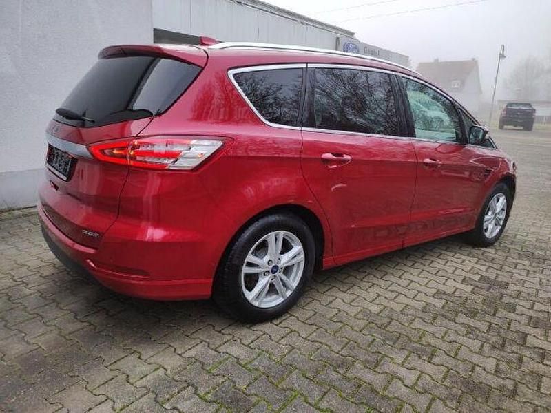 Gebraucht Ford S-MAX Titanium 190 PS (139 kW) 2022 Rot Van / Kleinbus