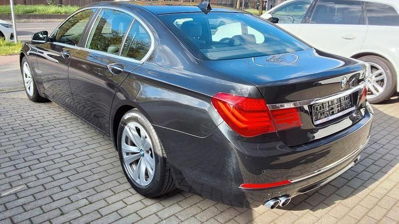 Second-hand BMW 730 258 CP (189 kW) 2014 Negru Berlinǎ