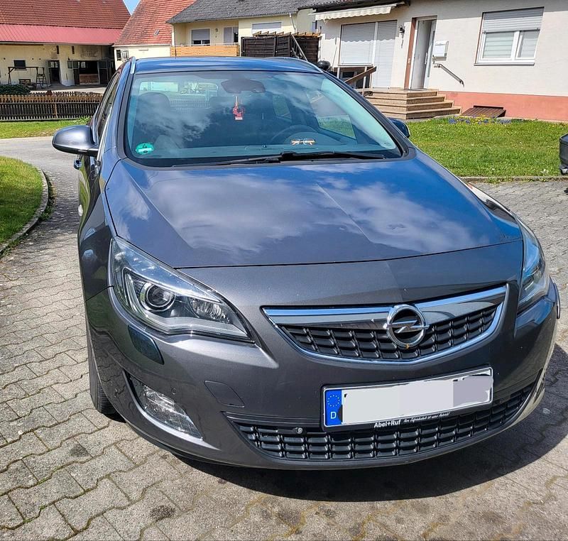 Gebraucht Opel Astra 140 PS (102 kW) 2011 Silber Kombi