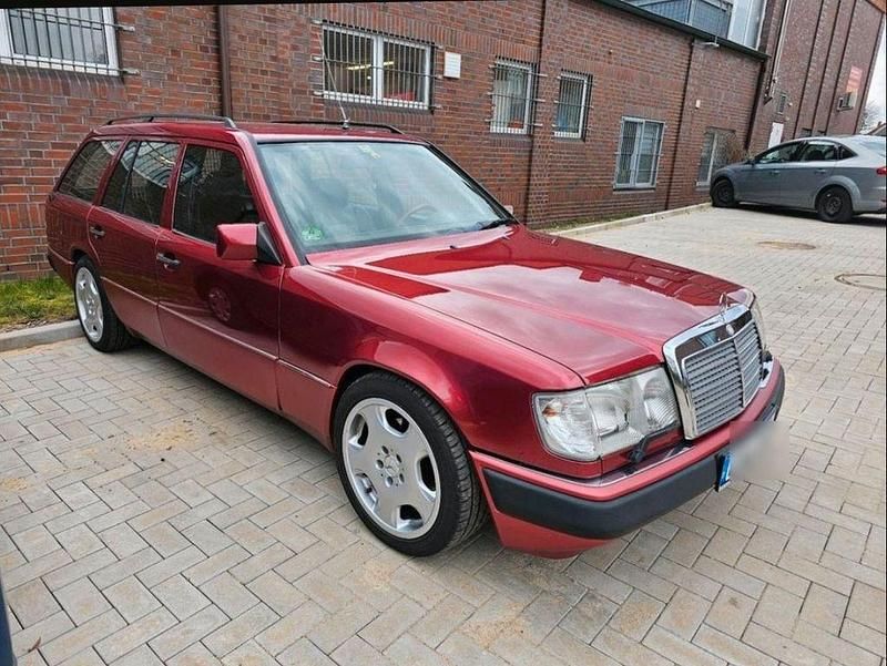 Gebraucht Mercedes E300 178 PS (130 kW) 1992 Rot Kombi