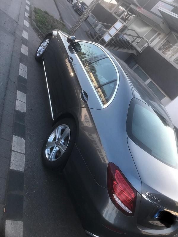Usado Mercedes E220 Avantgarde 194 CV (142 kW) 2016 Gris Berlina