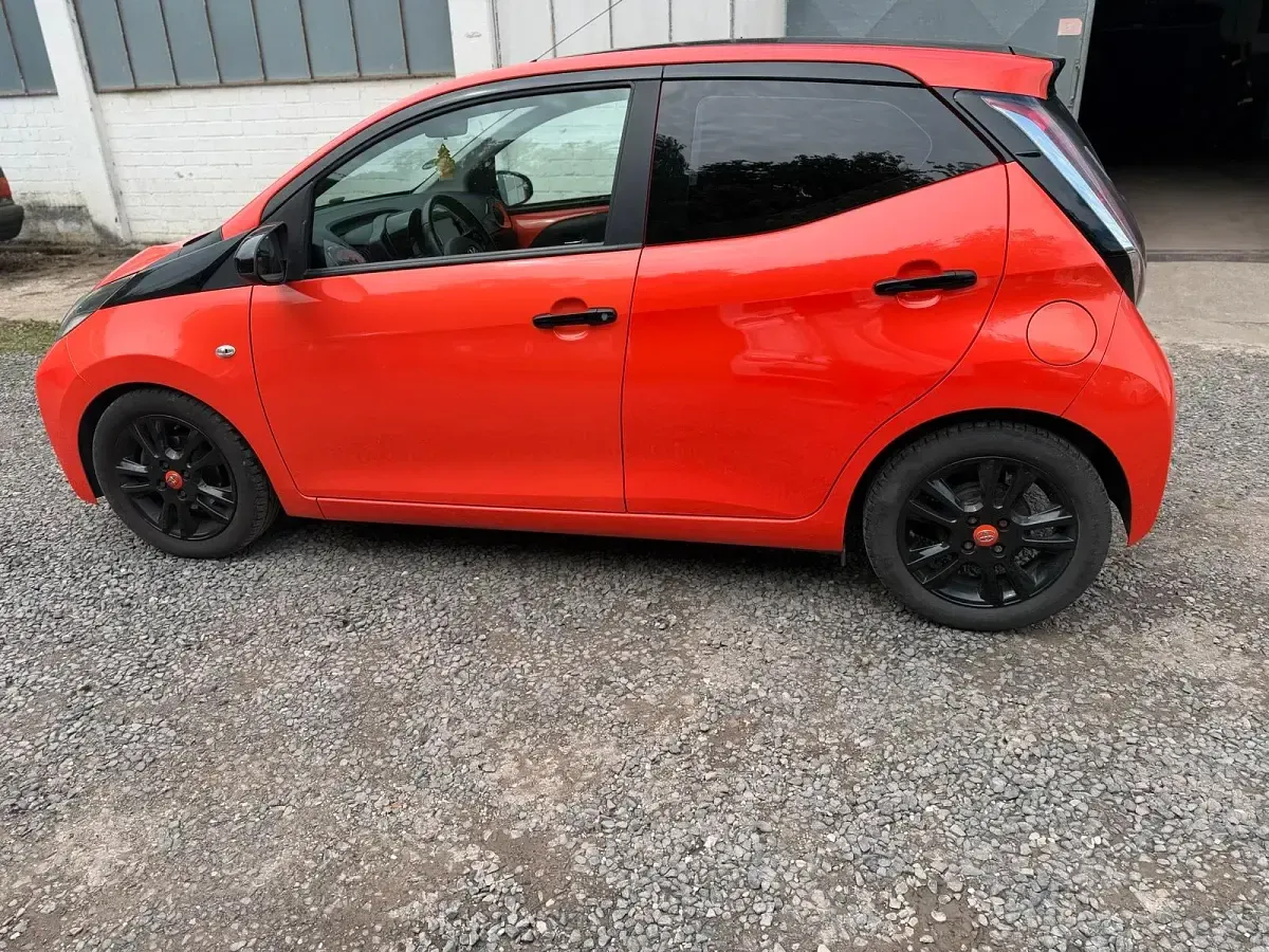 Gebraucht Toyota Aygo 70 PS (51 kW) 2014 Orange Kleinwagen