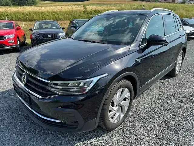 Gebraucht VW Tiguan Move 122 PS (89 kW) 2023 Schwarz SUV