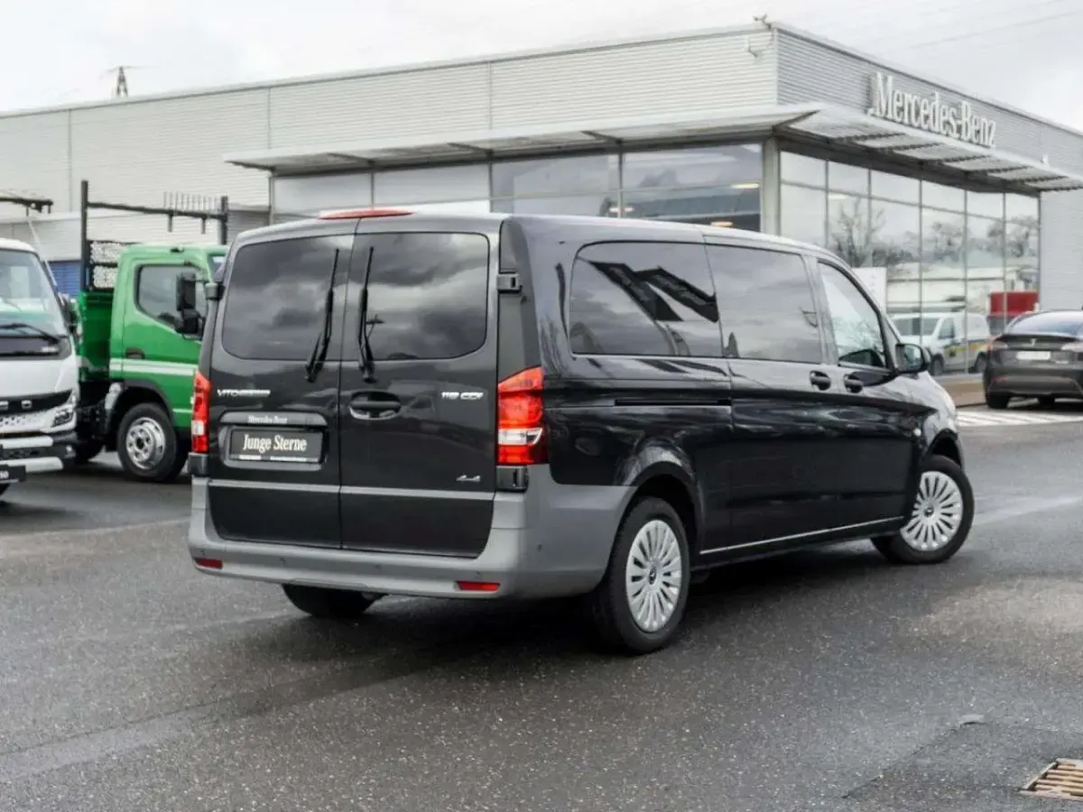 Gebraucht Mercedes Vito 163 PS (119 kW) 2025 Graphitgrau metallic Van