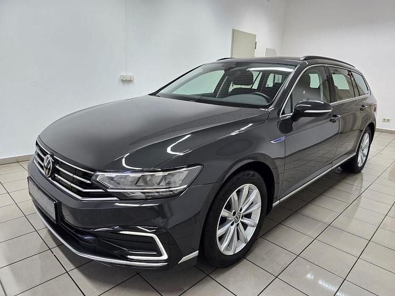 Grau Gebraucht 2021 VW Passat GTE Kombi | 18.990 € (Guter Preis) - Bild 1/4