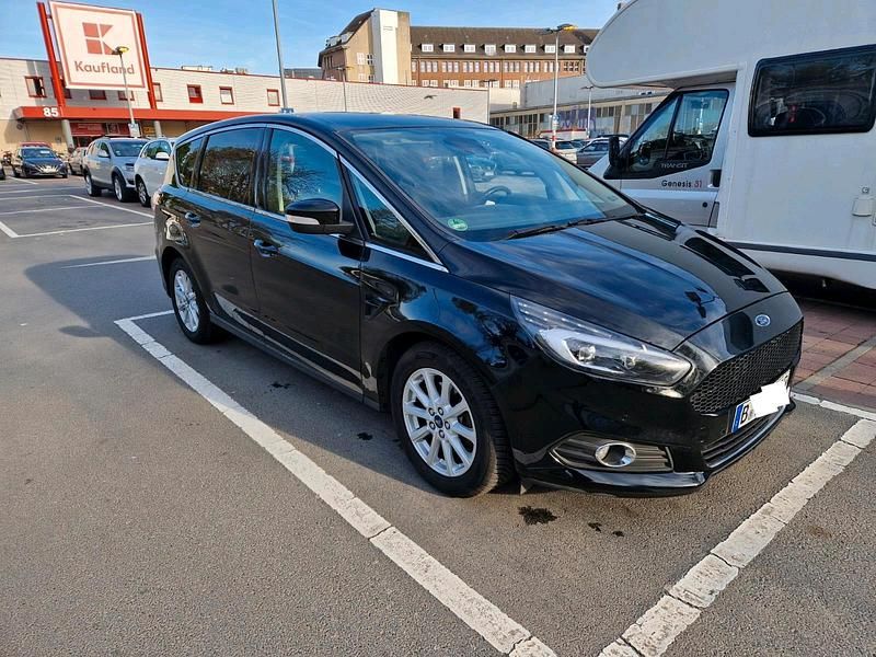 Schwarz Gebraucht 2017 Ford S-MAX Titanium Van / Kleinbus | 10.999 € (Guter Preis) - Bild 1/4