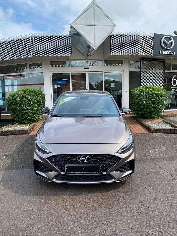 Silky bronze metallic Gebraucht 2023 Hyundai i30 N Line Limousine | 21.900 € (Fairer Preis) - Bild 1/4
