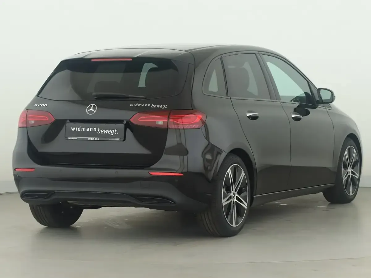 Gebraucht Mercedes B200 163 PS (119 kW) 2026 Unilack nachtschwarz Kleinwagen
