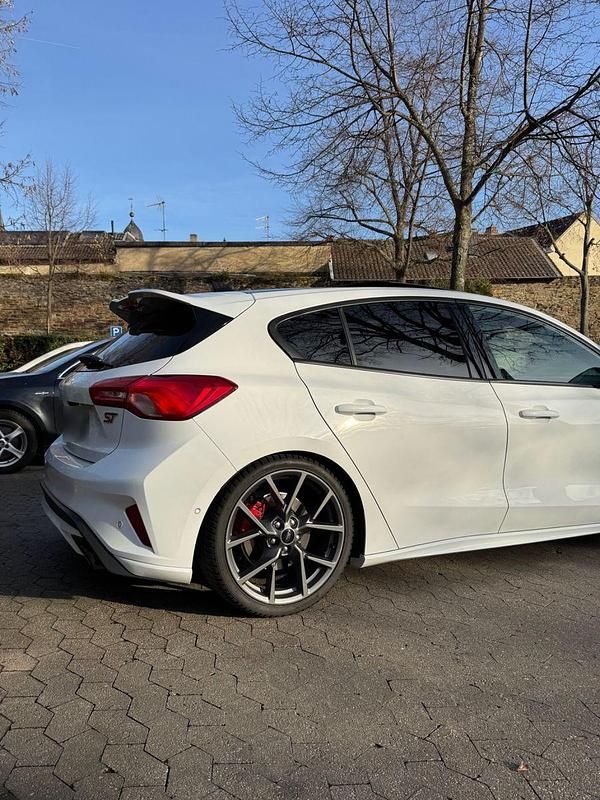 Gebraucht Ford Focus ST 280 PS (205 kW) 2020 Weiß Limousine