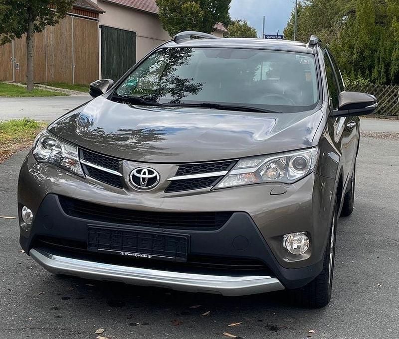 Braun Gebraucht 2016 Toyota RAV4 Executive SUV | 15.300 € (Fairer Preis) - Bild 1/4