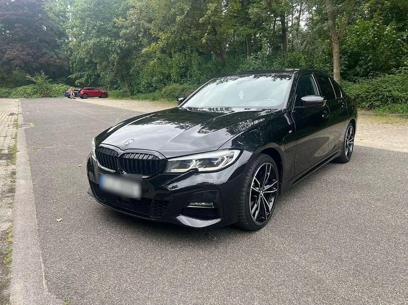 Schwarz Gebraucht 2020 BMW 330e M Sport Limousine | 29.199 € (Fairer Preis) - Bild 1/4