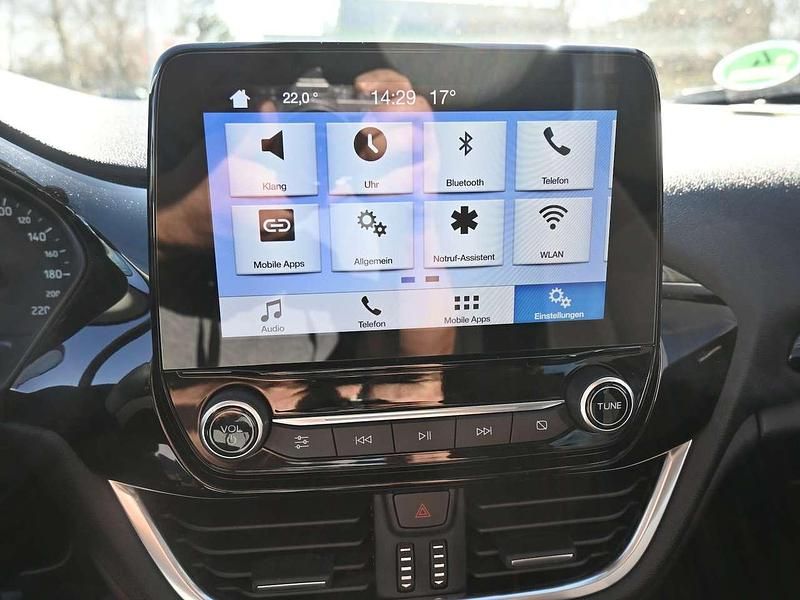 Gebraucht Ford Fiesta Cool & Connect 86 PS (63 kW) 2017 Silber Limousine