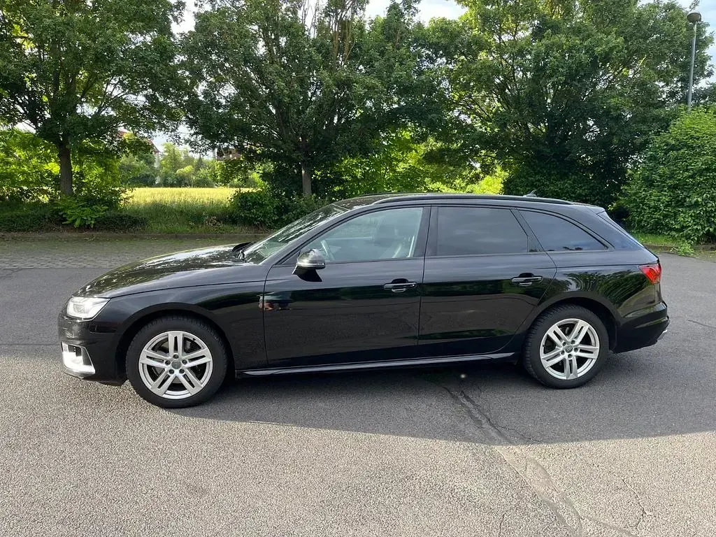Gebraucht Audi A4 Advanced 163 PS (119 kW) 2021 Schwarz Limousine