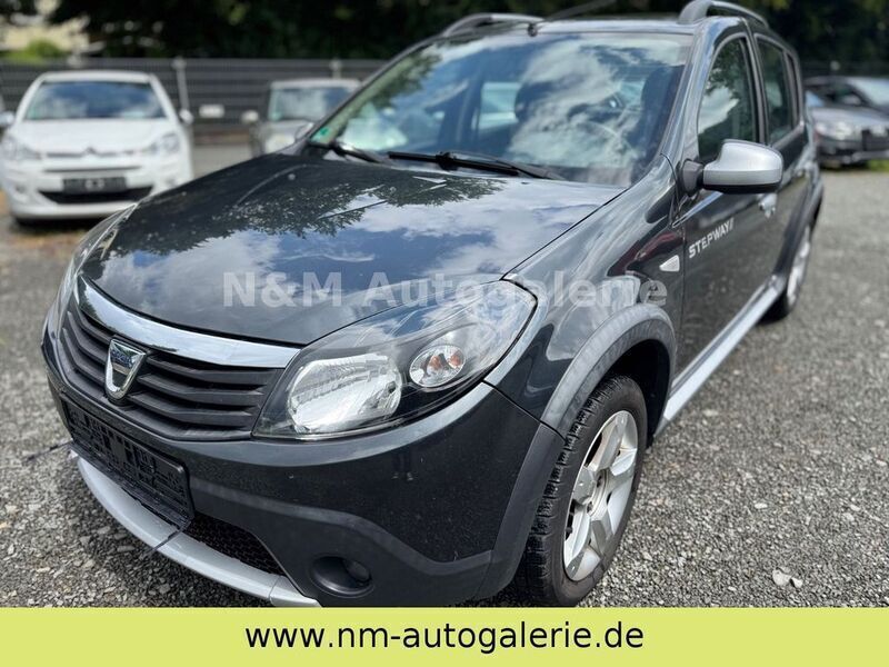Grau Gebraucht 2011 Dacia Sandero Stepway Kleinwagen | 2.990 € - Bild 1/4