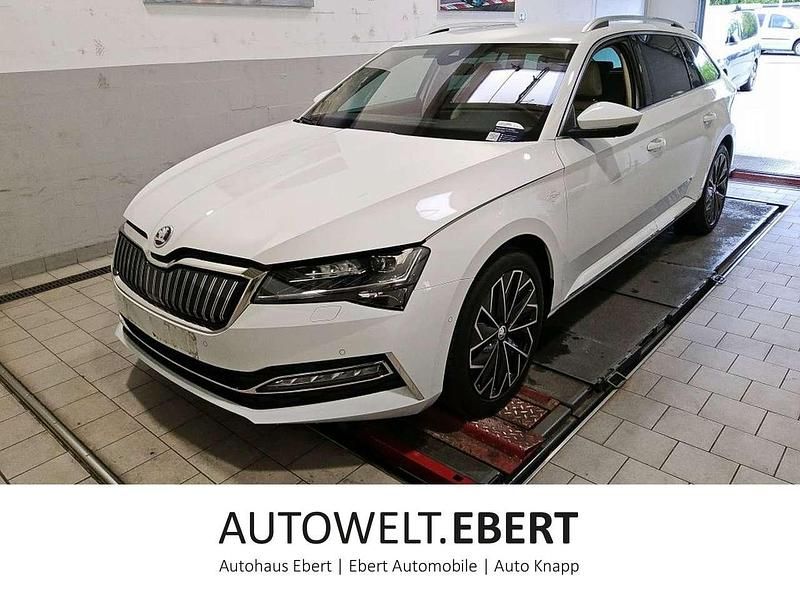 Moonweiss Gebraucht 2022 Skoda Superb LAURIN & KLEMENT Kombi | 28.690 € (Fairer Preis) - Bild 1/4