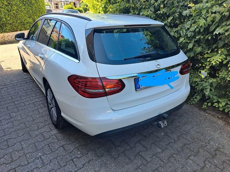 Weiß Gebraucht 2018 Mercedes C200 Limousine | 16.800 € (Superpreis) - Bild 1/4