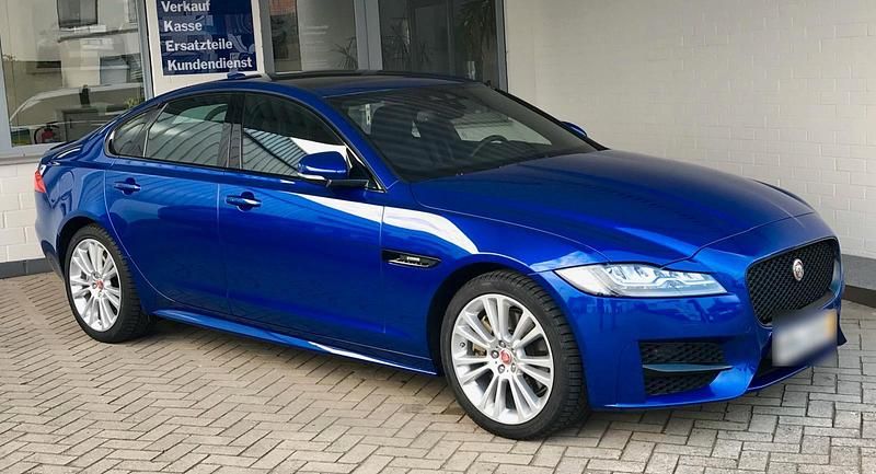Gebraucht Jaguar XF 300 PS (220 kW) 2016 Blau Limousine