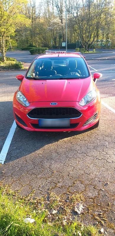 Gebraucht Ford Fiesta Trend 80 PS (58 kW) 2017 Rot Kleinwagen