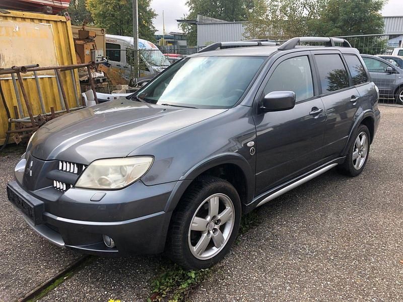 Grau Gebraucht 2006 Mitsubishi Outlander SUV | 3.450 € (Fairer Preis) - Bild 1/4