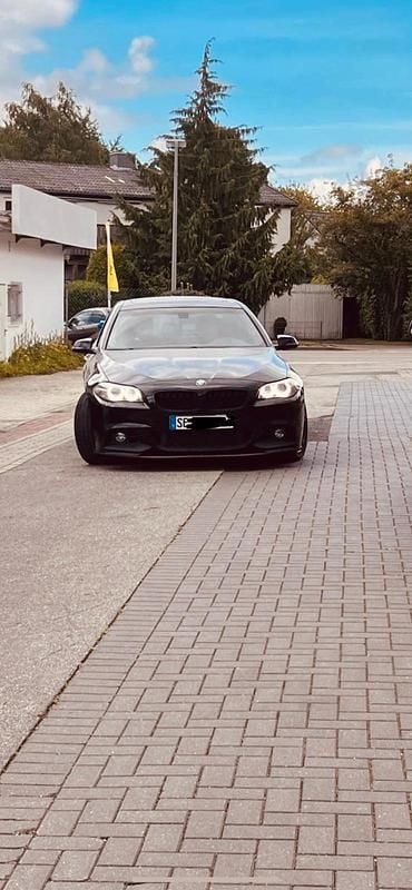 Schwarz Gebraucht 2013 BMW 550 Limousine | 17.700 € (Superpreis) - Bild 1/4
