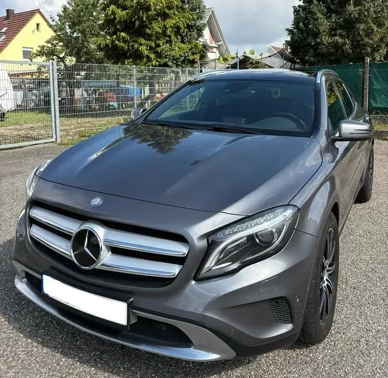 Gebraucht Mercedes GLA220 170 PS (125 kW) 2015 Grau SUV