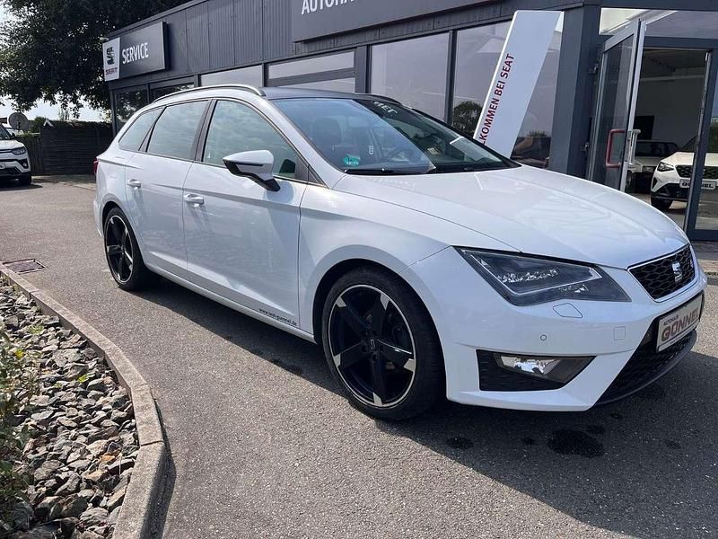 Weiß Gebraucht 2015 Seat Leon ST 4Drive Kombi | 12.799 € (Fairer Preis) - Bild 1/4