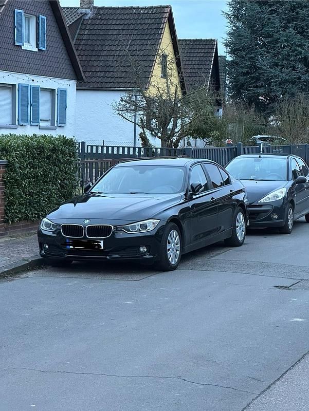 Schwarz Gebraucht 2013 BMW 318 Limousine | 11.500 € (Fairer Preis) - Bild 1/4