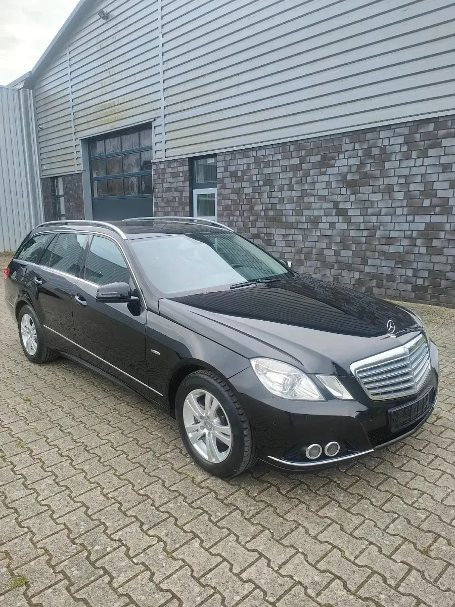 Gebraucht Mercedes E220 170 PS (125 kW) 2009 Schwarz Kombi