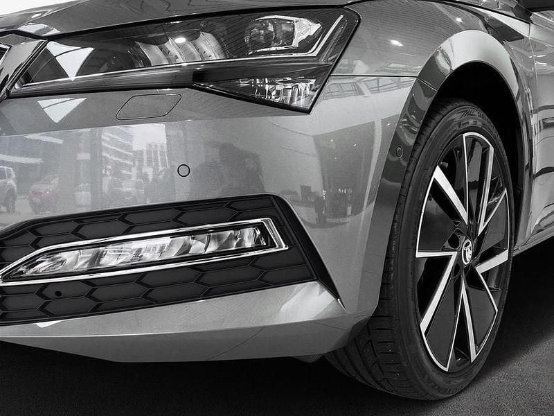 Gebraucht Skoda Superb Style 150 PS (110 kW) 2024 Graphite grau metallic Kombi