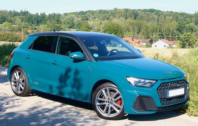 Blau Gebraucht 2019 Audi A1 Sportback Ambiente Kleinwagen | 21.600 € (Guter Preis) - Bild 1/4
