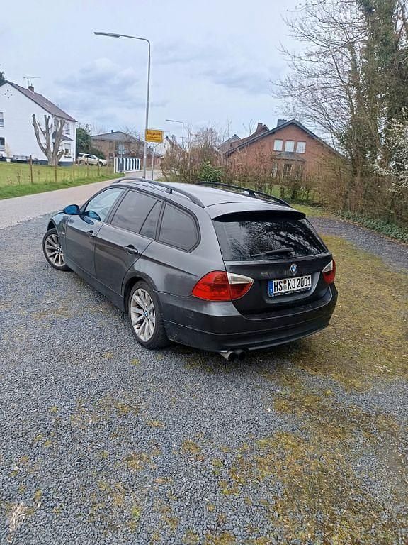 Gebraucht BMW 318 143 PS (105 kW) 2007 Grau Kombi