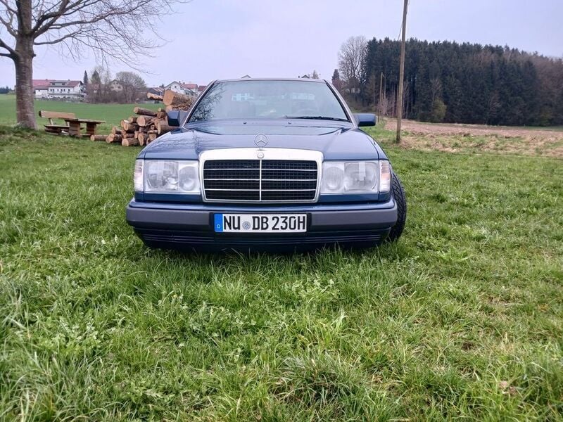 Gebraucht Mercedes 230 132 PS (97 kW) 1989 Blau Coupé