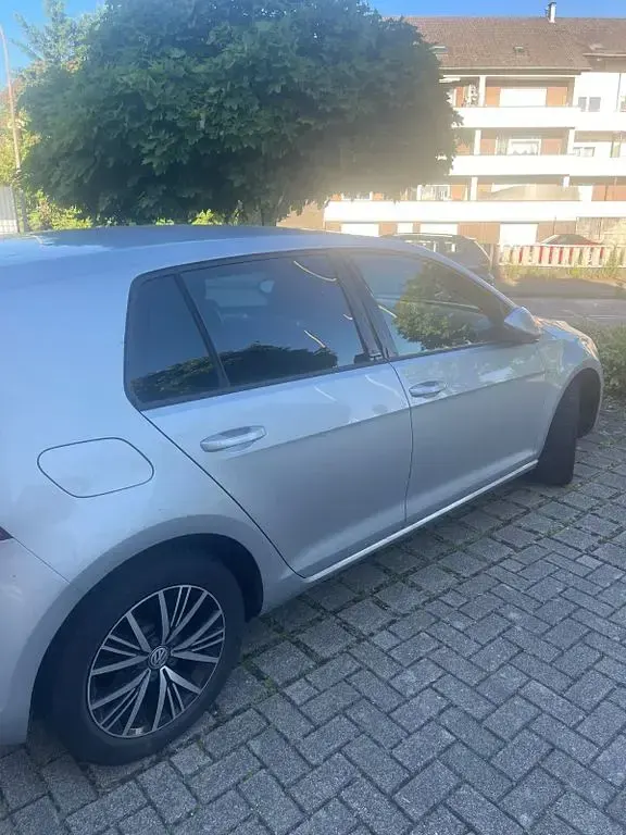 Gebraucht VW Golf VII Allstar 86 PS (63 kW) 2016 Silber Limousine