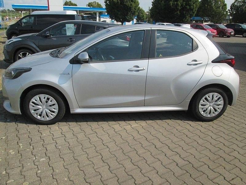 Silber Gebraucht 2020 Toyota Yaris Business Edition Limousine | 17.450 € (Fairer Preis) - Bild 1/4