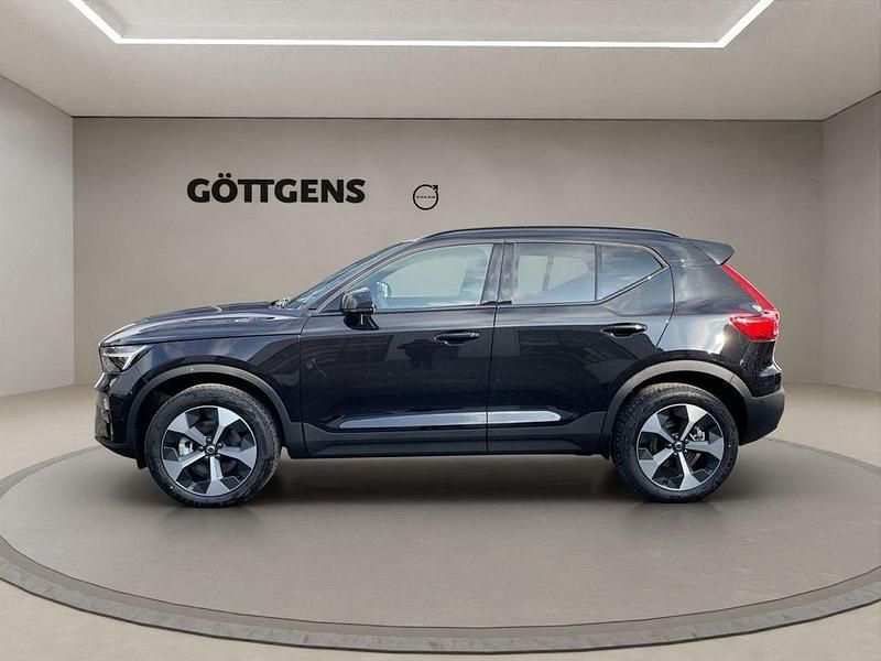 Neu Volvo XC40 Plus 163 PS (119 kW) 2025 Schwarz SUV