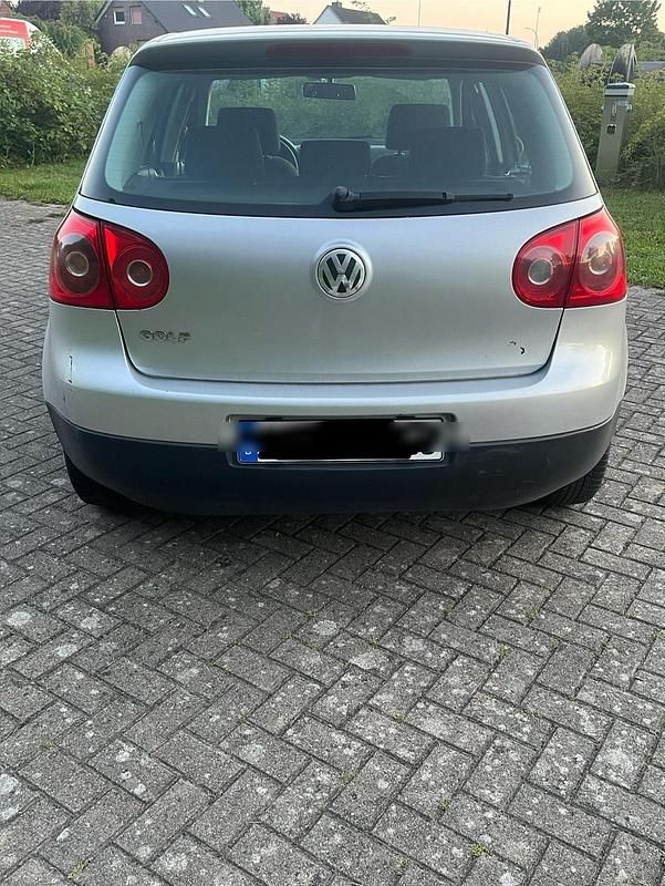 Silber Gebraucht 2004 VW Golf V Limousine | 950 € (Superpreis) - Bild 1/4