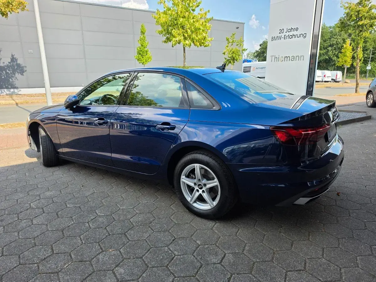 Gebraucht Audi A4 Advanced 163 PS (119 kW) 2021 Blau Limousine