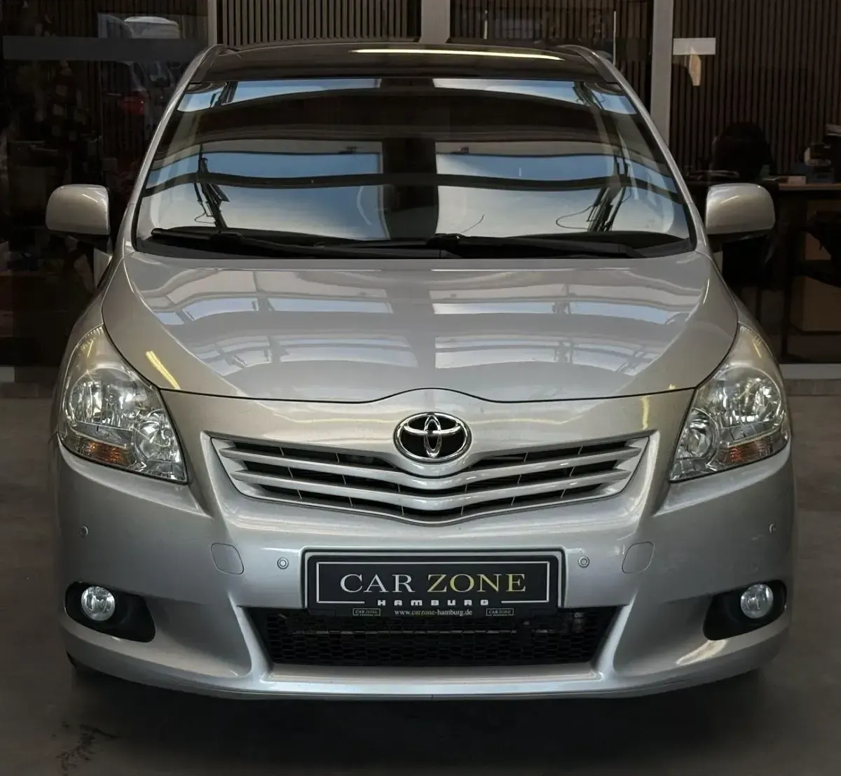 Gebraucht Toyota Verso Edition 147 PS (108 kW) 2011 Silber Van / Kleinbus