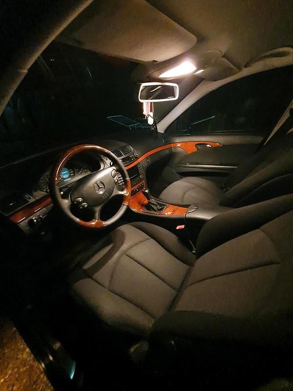 Second-hand Mercedes E220 190 CP (139 kW) 2006 Negru Hatchback