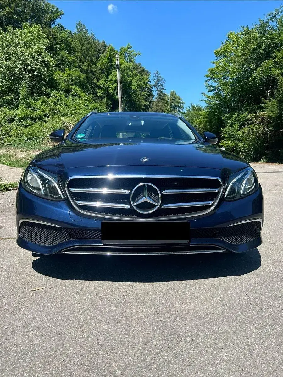 Gebraucht Mercedes E220 Avantgarde 194 PS (142 kW) 2019 Blau Kombi