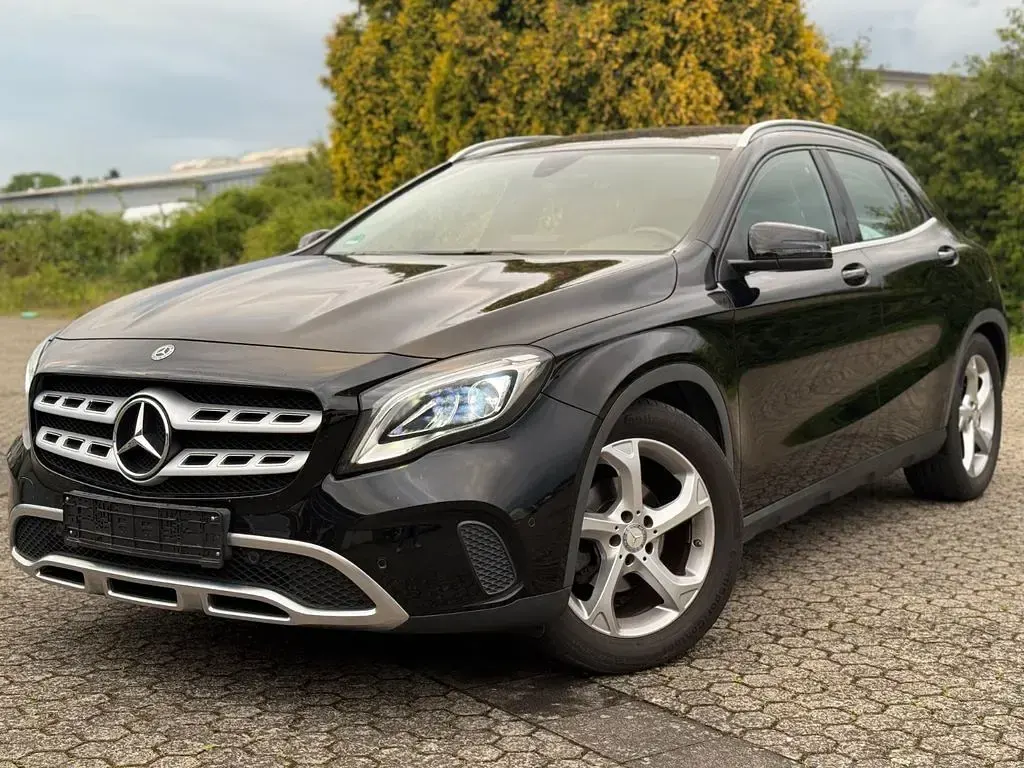 Gebraucht Mercedes GLA180 122 PS (89 kW) 2019 Schwarz SUV
