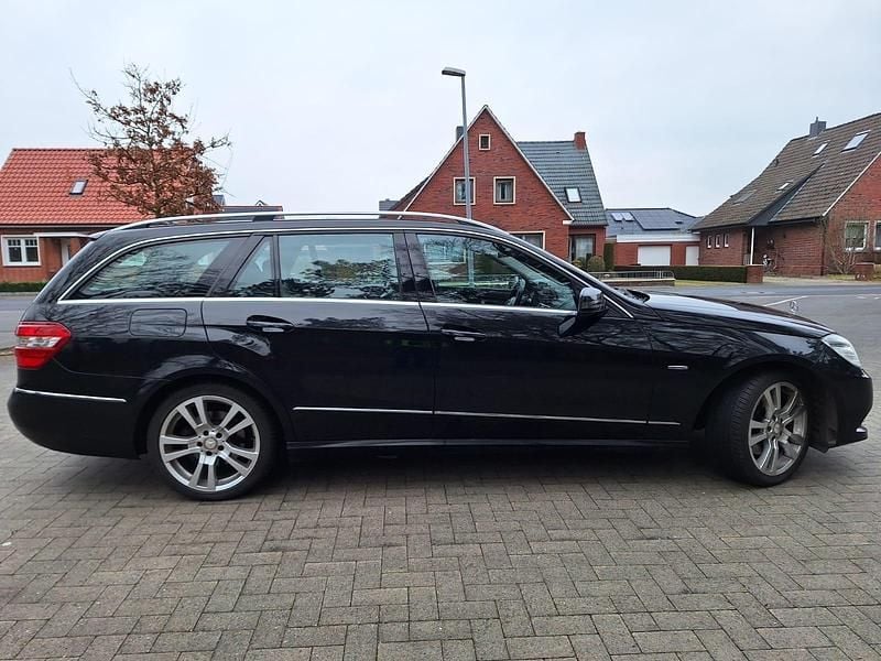Gebraucht Mercedes E350 231 PS (169 kW) 2011 Schwarz Kombi
